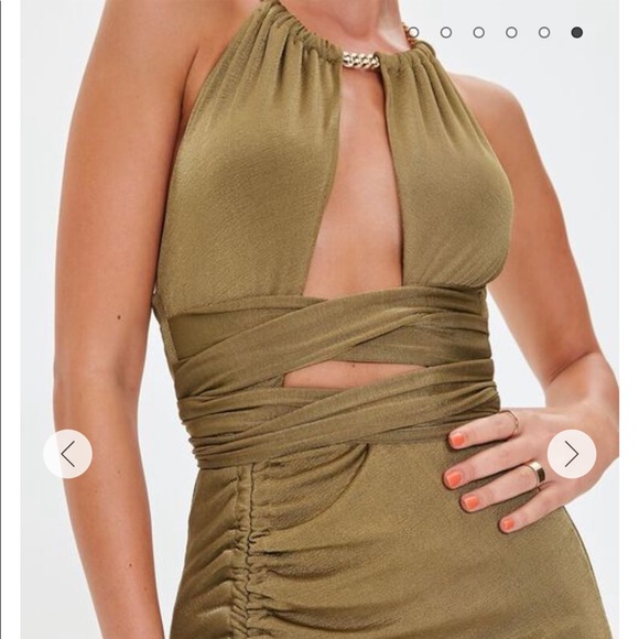 Halter maxi dress with chain details and slit - Picture 2 of 9